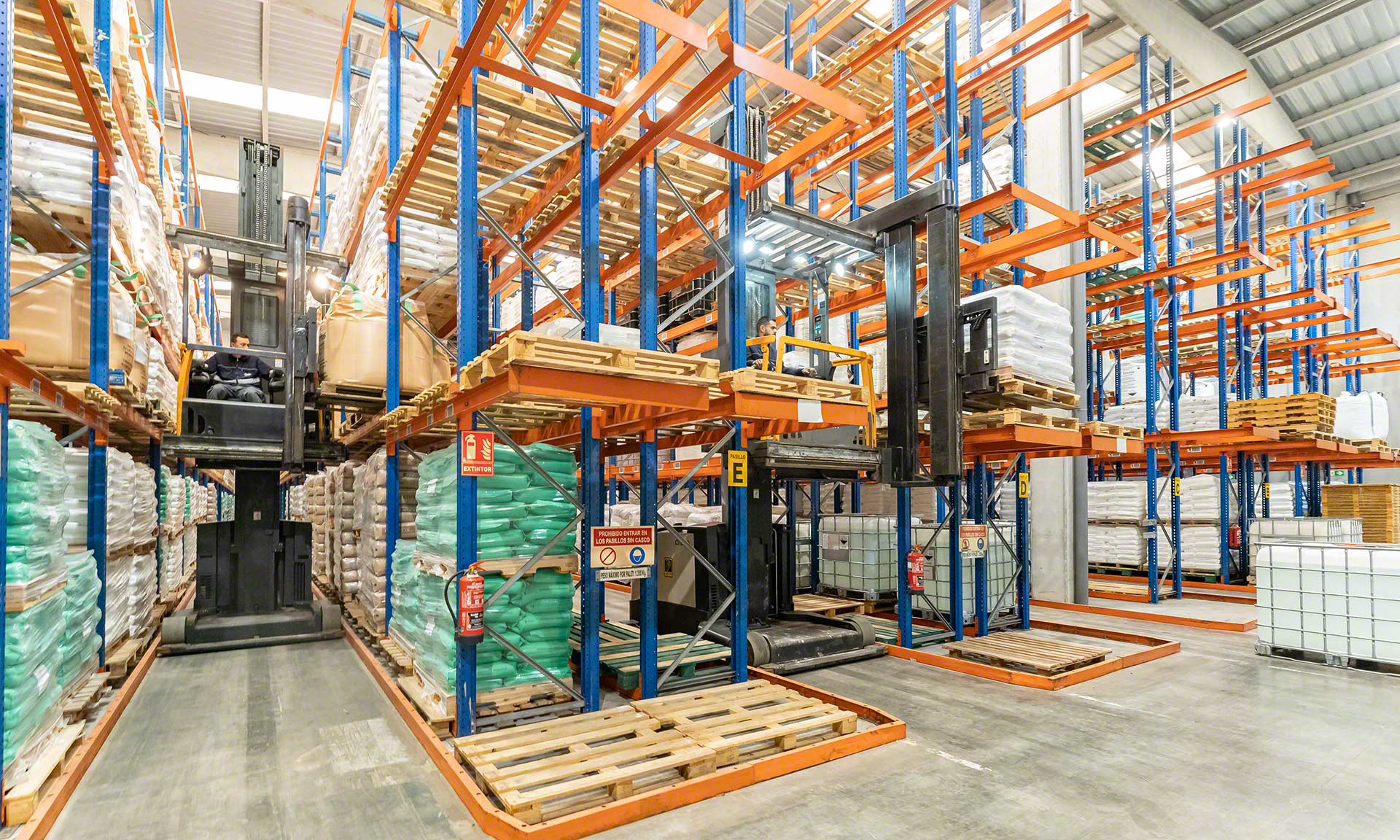 5 warehouses with oversized pallets