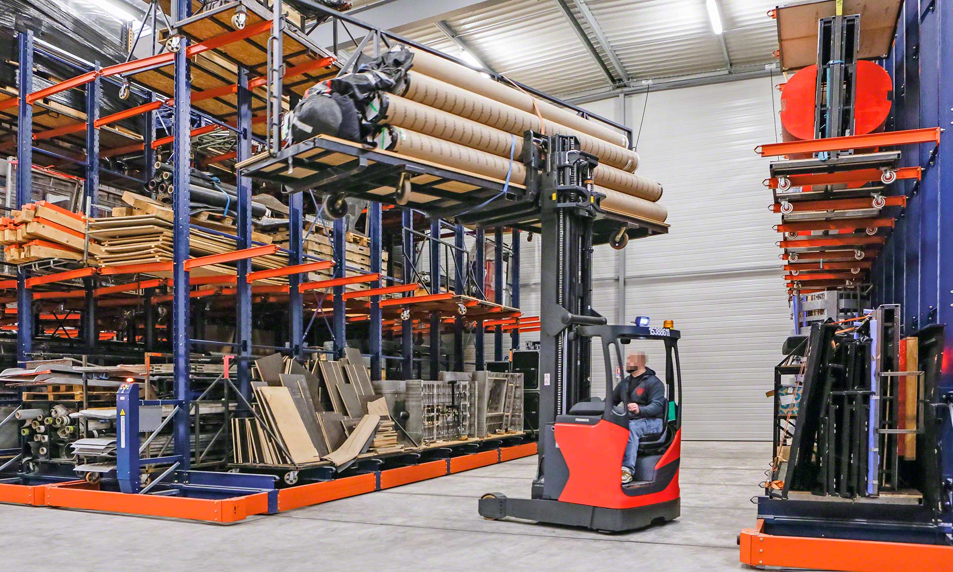Side loader forklifts: the solution for transporting long loads