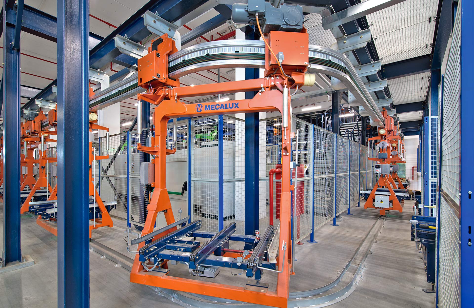 The circuits of the electric monorail system can be adapted to the characteristics of each warehouse
