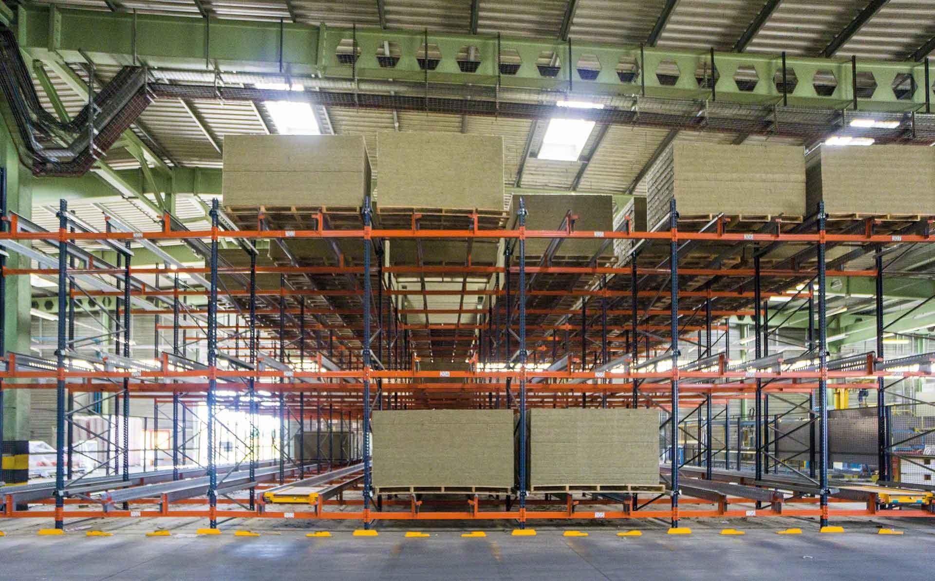 The partnership between high-density pallet racking storage and the Pallet Shuttle makes it possible to handle bulky goods