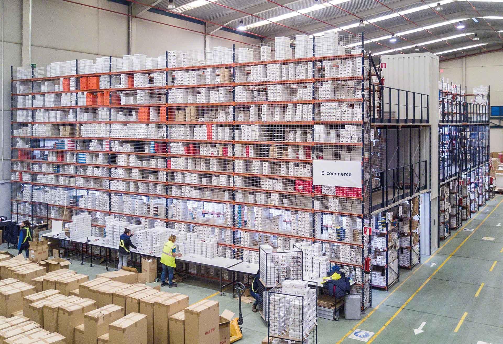 Walkways between racking units optimise warehouse space