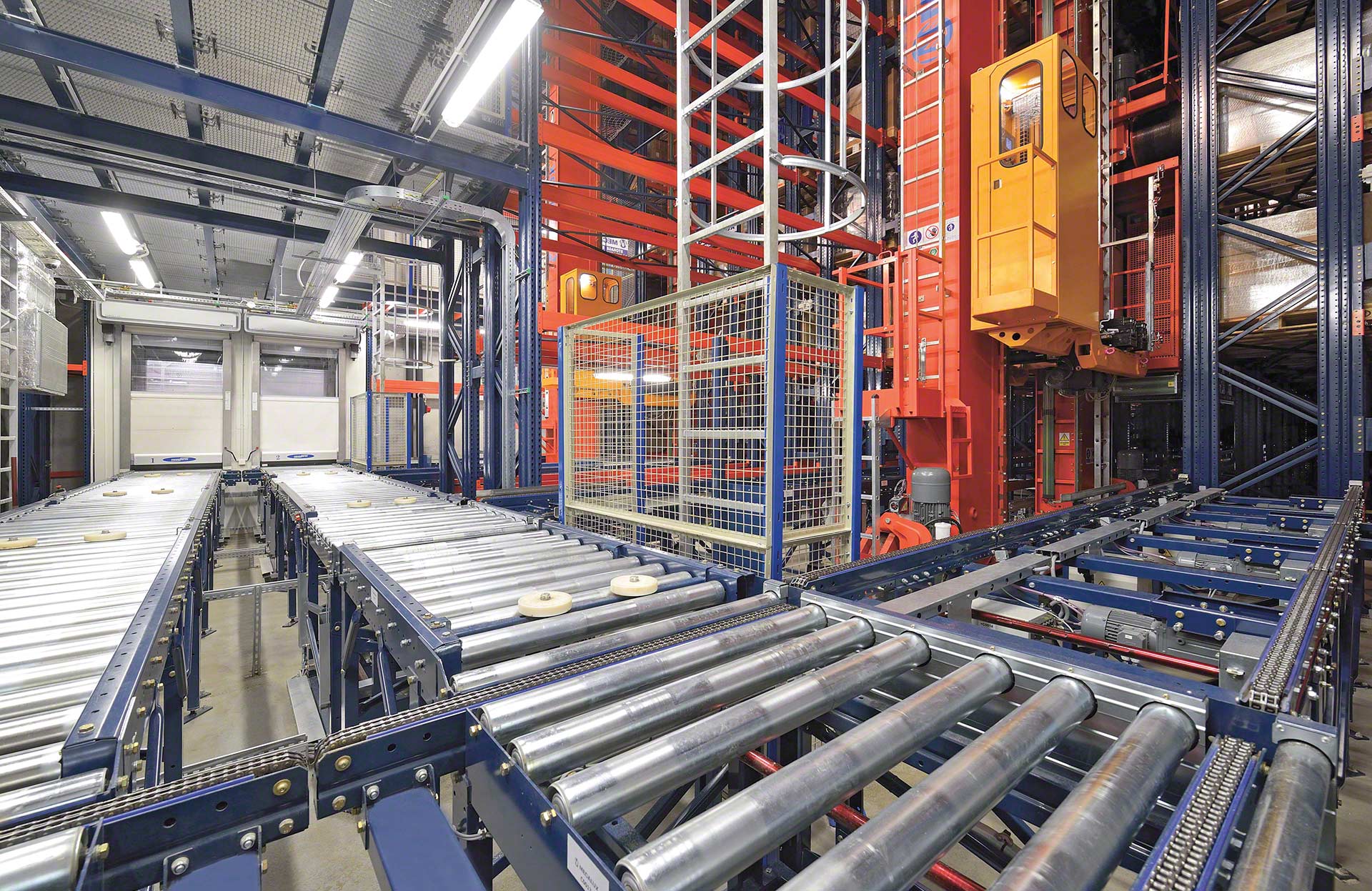 Thanks to their resistance to low temperatures, stacker cranes can be used in cold stores