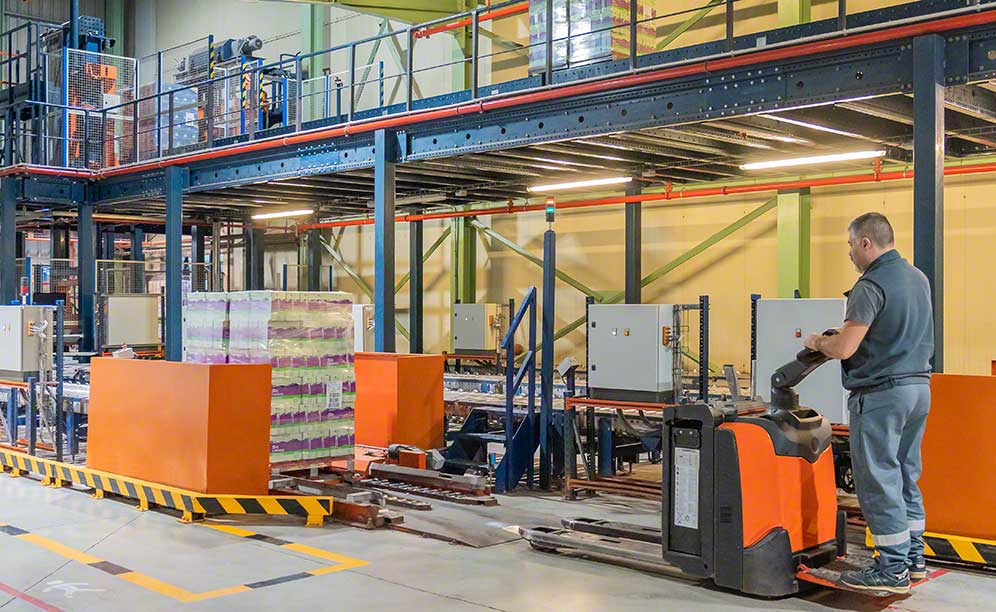 Esnelat uses AS/RS in its logistics centre