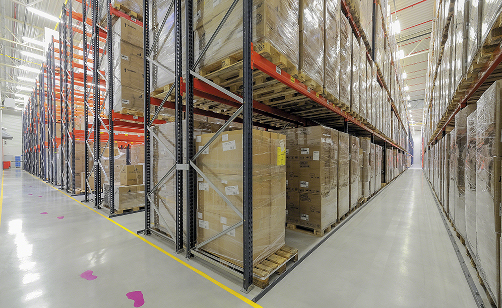 The conventional pallet racking allow direct and single access to each pallet