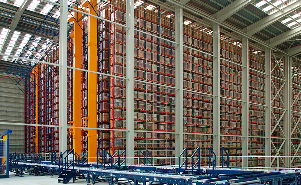 The input conveyor circuit to the warehouse was installed on the upper floor
