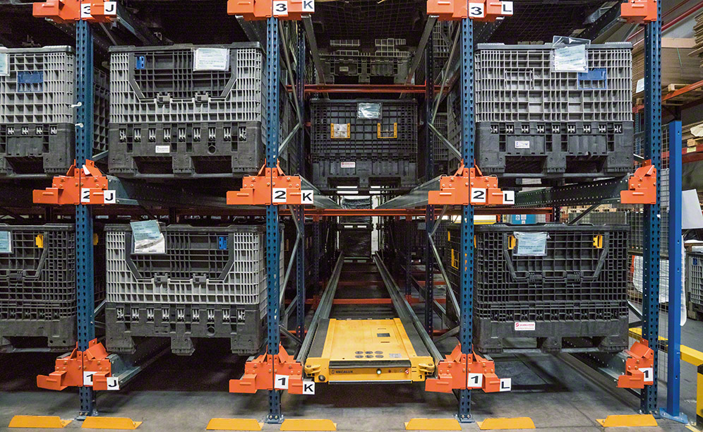 Semi-automatic Pallet Shuttle system in SaarGummi warehouse in Madrid