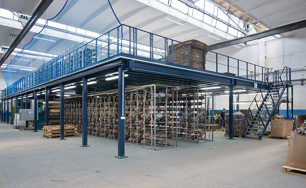 Mecalux has installed a mezzanine in the second warehouse area