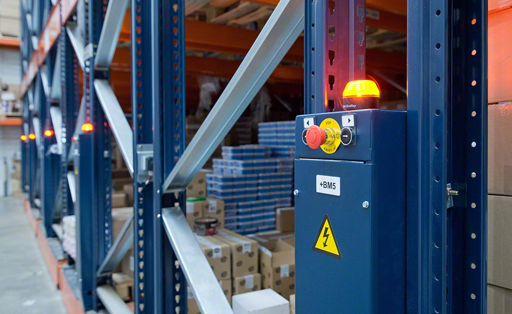The warehouse combines pallet racks and Movirack mobile pallet racks