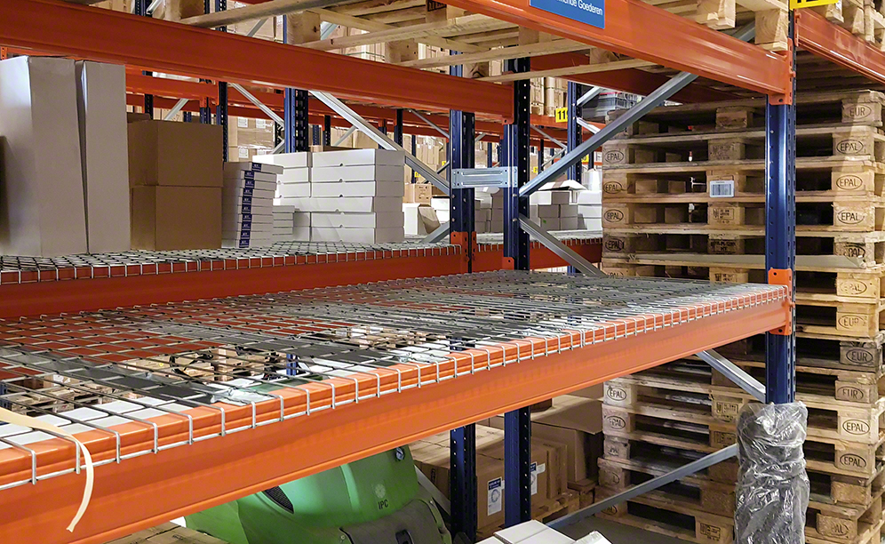 Filoform's warehouse is ideal for managing many different stock keeping units
