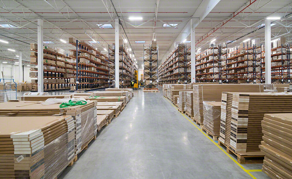 The MYCS distribution centre with pallet and cantilever racks