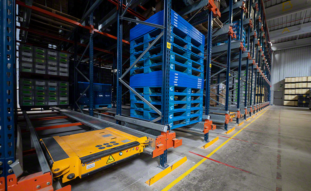 Racking with Pallet Shuttle for empty packaging and products with low turnover
