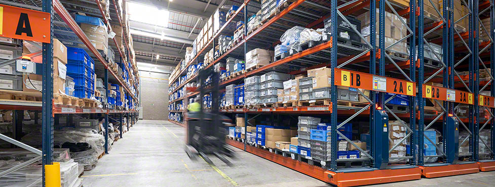 Order in the Denso car propulsion systems warehouse in Barcelona