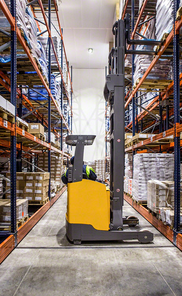 The installed system offers a storage capacity of 1,103 pallets